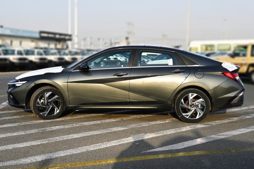 Hyundai Elantra 2024